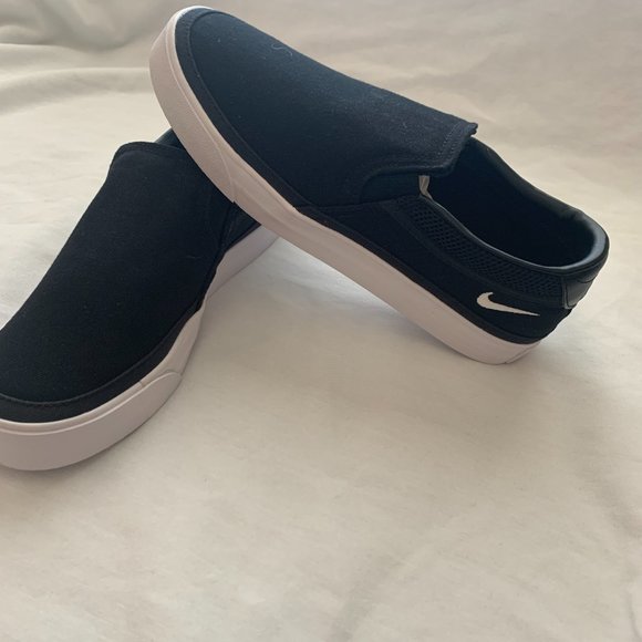 Nike Women's Court Legacy- Size 7 1/2 - Picture 2 of 4